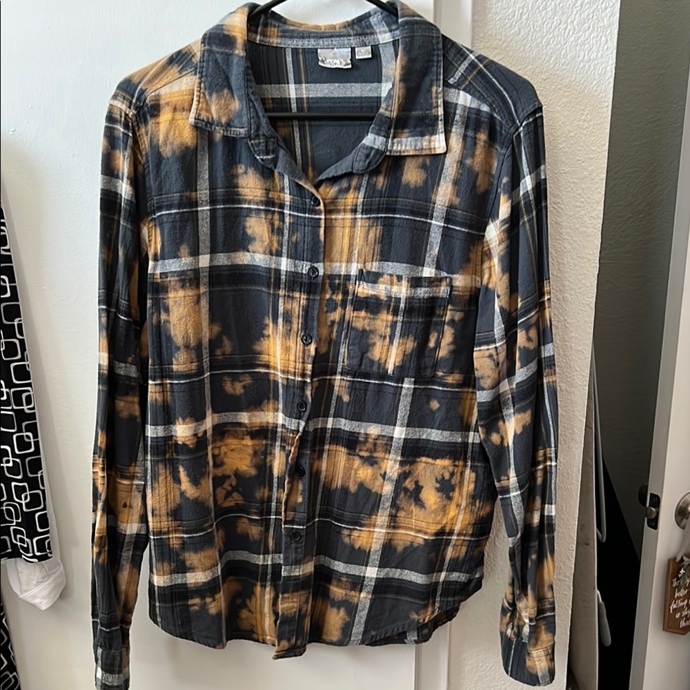 Baby Yoda on back. Black and Orange tie die plaid Button-Up Shirt Medium.EUC - Picture 2 of 3